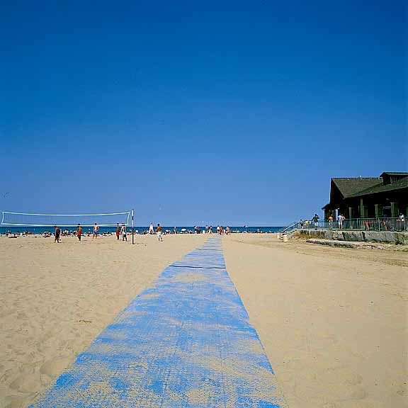 Portable-Boardwalk Mats were installed at Foster Beach and North Beach, Chicago, Illinois, using Beachrings2.