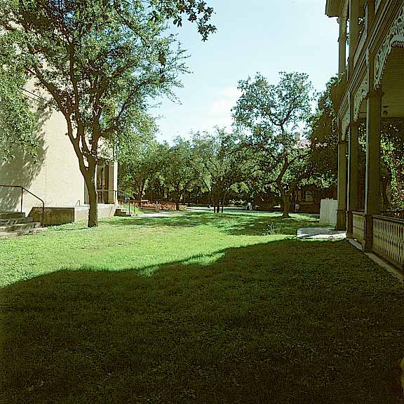 Porous Pavement was used to help preserve the historic park appearance using Grasspave2.