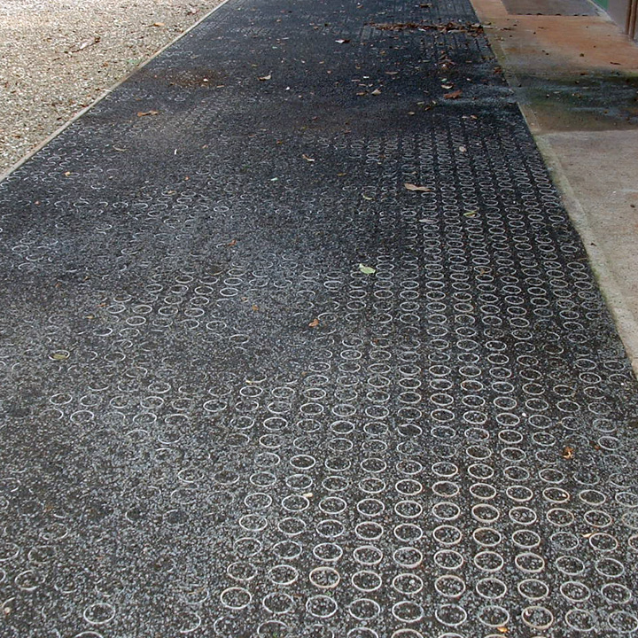 The top of the Gravelpave2 cylinders/rings are visible. This is normal and can provide for a pleasing aesthetic.